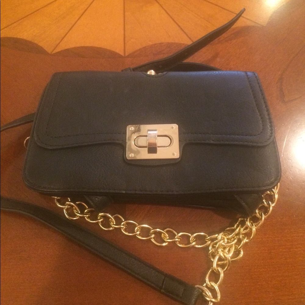 Black shoulder bag